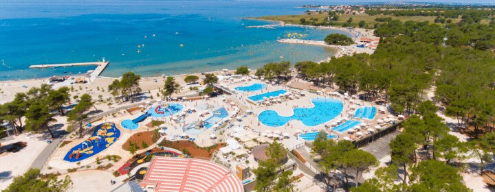 Najlepsze kempingi z basenami w Europie – największe aquaparki i baseny lagunowe
